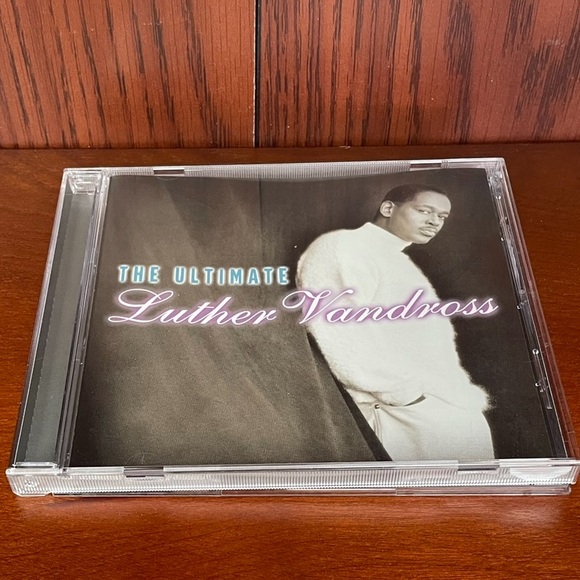 Luther’s “The Ultimate Luther Vandross” CD his greatest hits album released 2001 - Picture 2 of 5